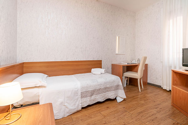 Standard Single Room - Hotel Donatello Bologna
